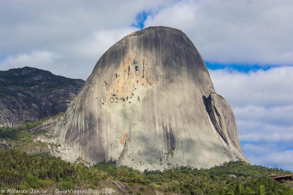 Imagem da Pedra Azul em Domingos Martins.